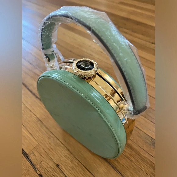 NWT La Terre Mint Green Crossbody Bag with detachable strap - Picture 1 of 9